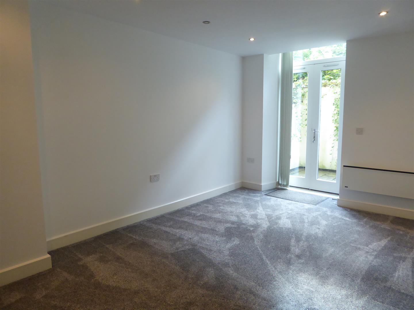 2 Bed Flat To Rent - Main Image